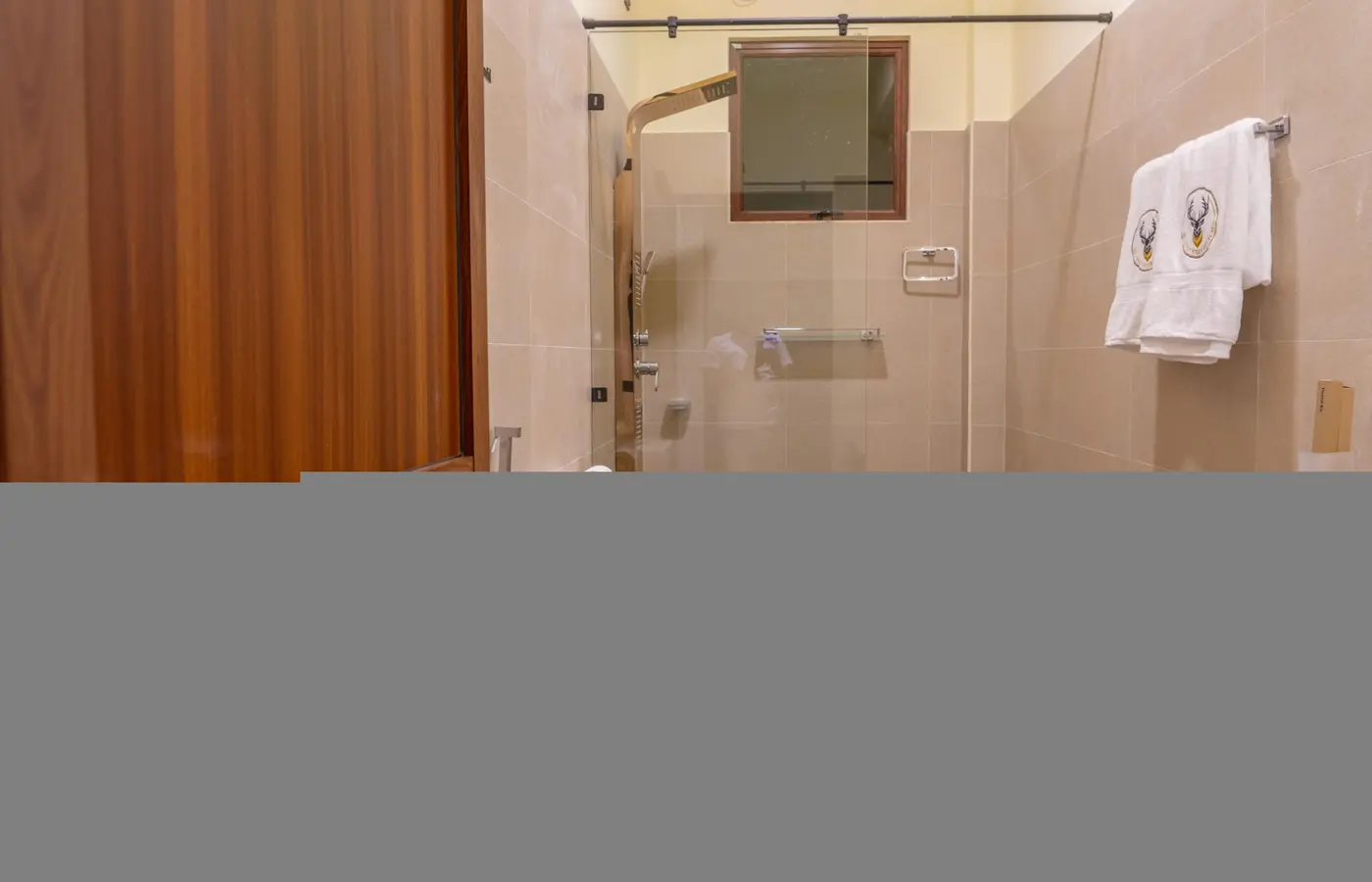 Beverly Hills Retreat gallery image 7